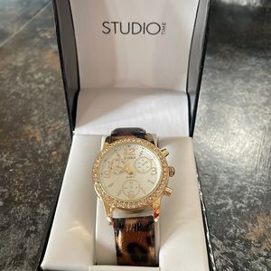 STUDIO Time, cheetah, Diamond, gold watch